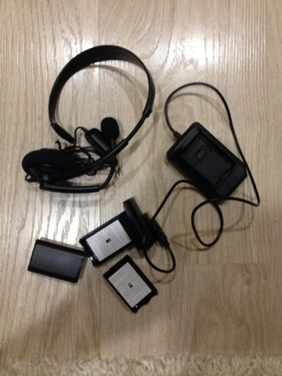 Лот: 8274247. Фото: 1. Кучка аксессуаров от xbox 360. Аксессуары для игровых приставок, консолей, геймпады