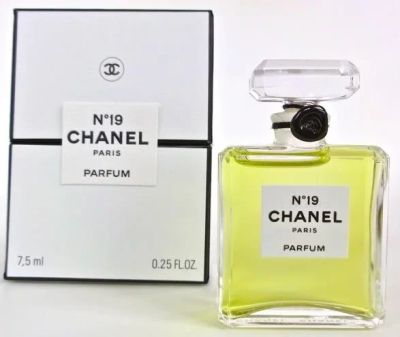 Лот: 5725920. Фото: 1. Духи Chanel №19 7,5мл оригинал. Женская парфюмерия