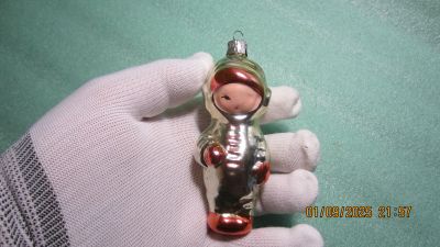 Лот: 25718505. Фото: 1. Елочная игрушка Космонавт. Игрушки