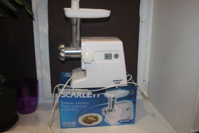 Лот: 15201413. Фото: 1. Мясорубка Scarlett SC-4249. Кухонная