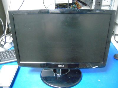 Лот: 6813709. Фото: 1. ЖК монитор 19" широкоэкранный... ЖК-мониторы