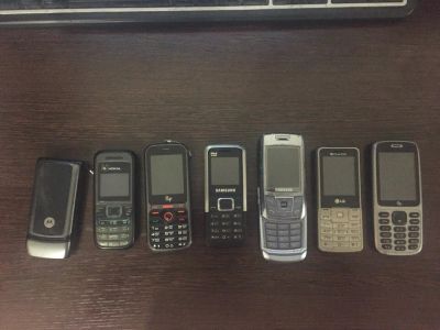 Лот: 10781282. Фото: 1. продаю как есть LG 2 штуки.Nokia... Кнопочные мобильные телефоны