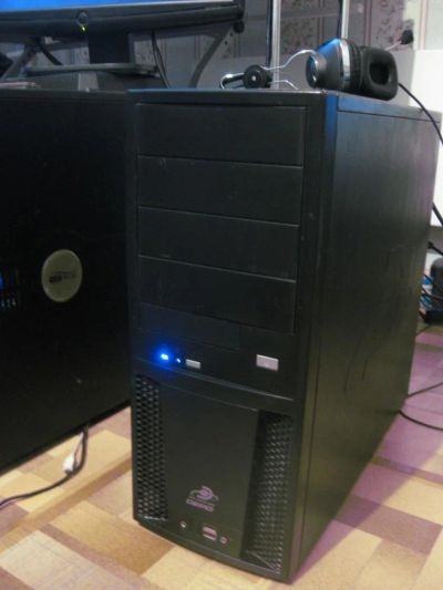 Лот: 10423391. Фото: 1. Системник 4 ядра 4 гига Intel... Компьютеры в сборе