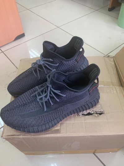 Лот: 17118425. Фото: 1. Yeezy boots. Кеды, кроссовки, слипоны