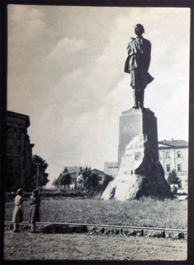 Лот: 6893942. Фото: 1. Открытка Горький. Памятник Горькому... Открытки, конверты