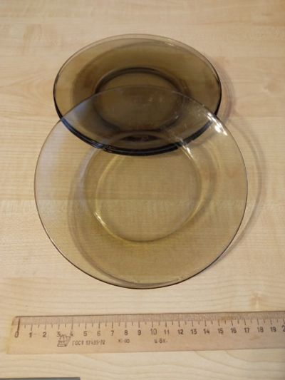 Лот: 20518260. Фото: 1. Тарелки 18 см диаметр темное стекло... Тарелки, блюда, салатники