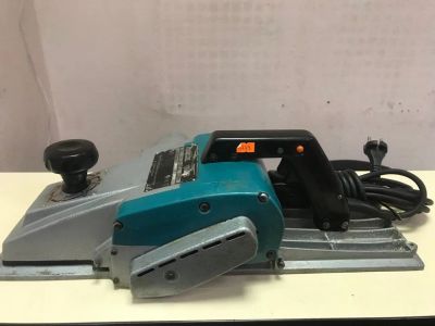 Лот: 16728663. Фото: 1. Электрорубанок Makita 1806B. Электроинструмент