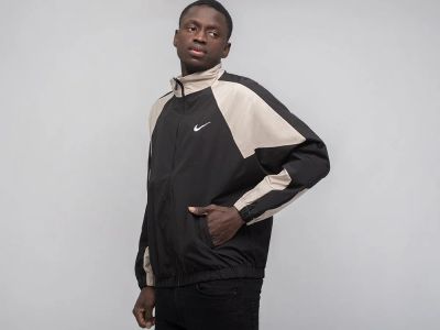 Лот: 18983285. Фото: 1. Ветровка Nike (26288) Размер одежды... Верхняя одежда
