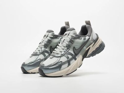 Лот: 24973920. Фото: 1. Кроссовки Nike V2K Run. Кеды, кроссовки, слипоны