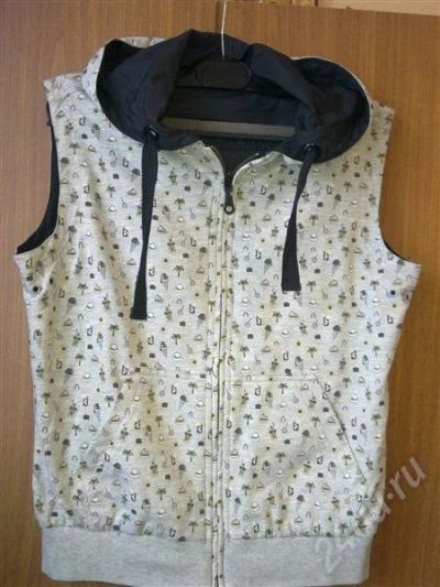 Лот: 634855. Фото: 1. безрукавка двухсторонняя collezione... Другое (спортивная одежда)