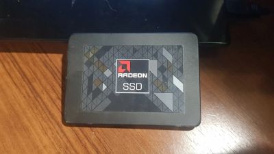 Лот: 14842684. Фото: 1. Накопитель SSD Radeon R3 120 гб. SSD-накопители