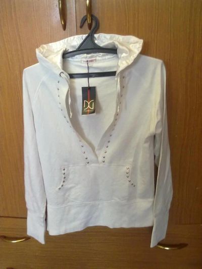 Лот: 3250063. Фото: 1. Кофточка Mondigo новая. Свитеры, толстовки, худи