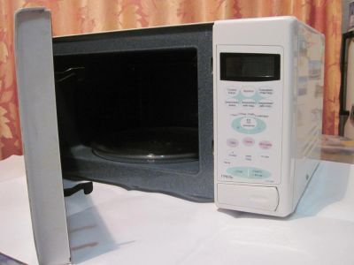 Лот: 4890786. Фото: 1. Микроволновая печь Samsung. Микроволновки, мини-печи