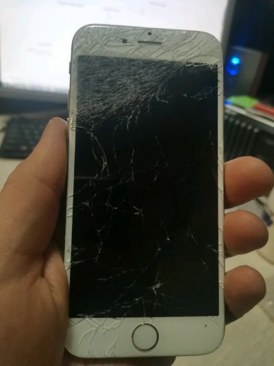 Лот: 18887744. Фото: 1. Iphone 6 c рубля! (разбит дисплей... Смартфоны