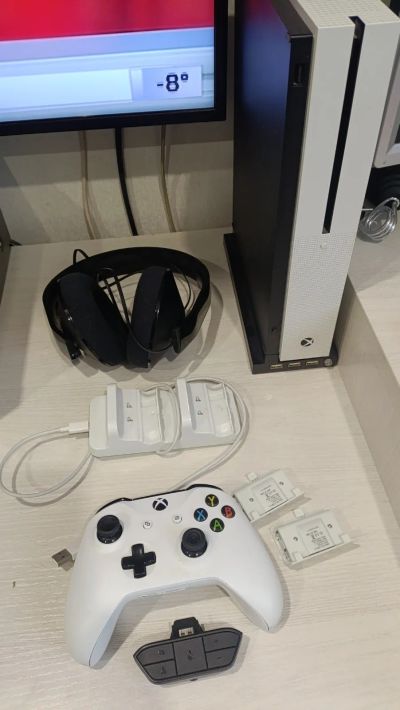 Лот: 25119829. Фото: 1. Xbox one S. Игровые приставки, консоли