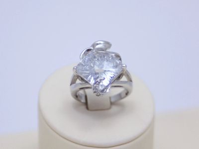 Лот: 14751362. Фото: 1. СЕРЕБРЯНОЕ КОЛЬЦО С ХРУСТАЛЕМ... Кольца, перстни