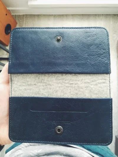 Лот: 10341432. Фото: 1. Кожаный чехол кард-холер для Iphone... Чехлы, бамперы