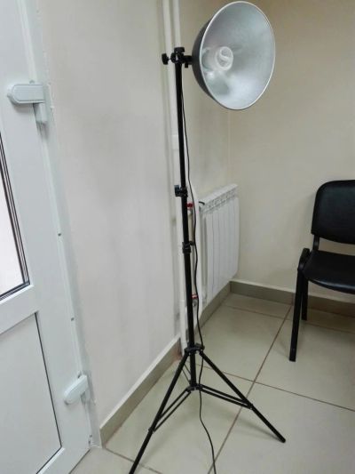 Лот: 8101547. Фото: 1. Осветитель, стойка осветительная... Вспышки, осветители, рассеиватели