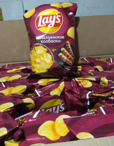 Лот: 17390509. Фото: 1. итальянские колбаски Lays чипсы... Другое (продукты)