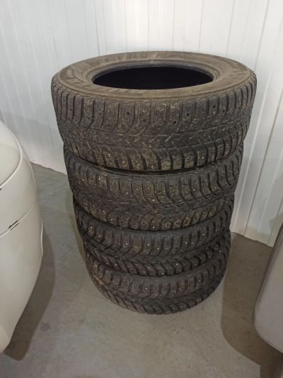 Лот: 24353240. Фото: 1. Шины зимние Bridgestone Ice Cruiser... Шины