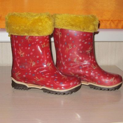 Лот: 3155035. Фото: 1. Сапожки резиновые для девочки. Сапоги
