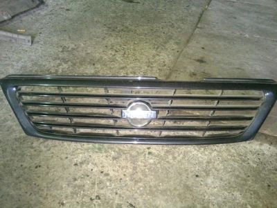 Лот: 10176890. Фото: 1. Решетка радиатора Nissan Sunny... Кузов
