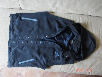 Лот: 416338. Фото: 1. Жилетка adidas с капюшоном (оригинал... Другое (спортивная одежда)