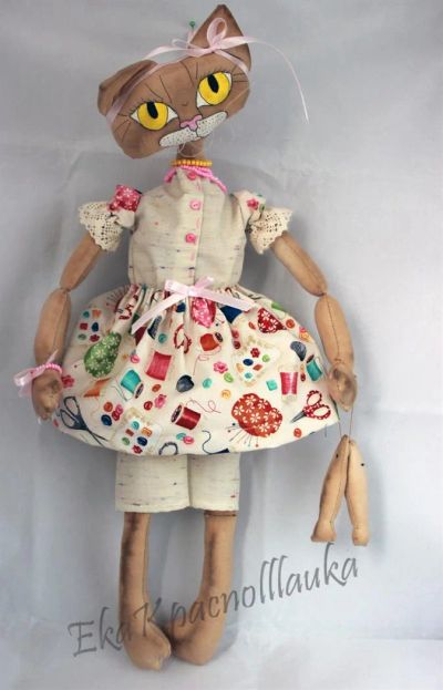 Лот: 2263441. Фото: 1. Кошка в розовом платье. Авторские куклы, игрушки, поделки