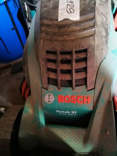 Лот: 17467977. Фото: 1. Газонокосилка BOSCH Rotak 37. Электроинструмент