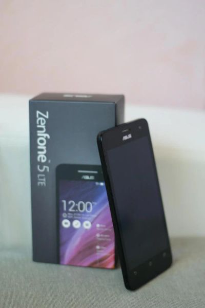 Лот: 8696302. Фото: 1. Смартфон ASUS Zenfone 5. 2 Гб... Смартфоны