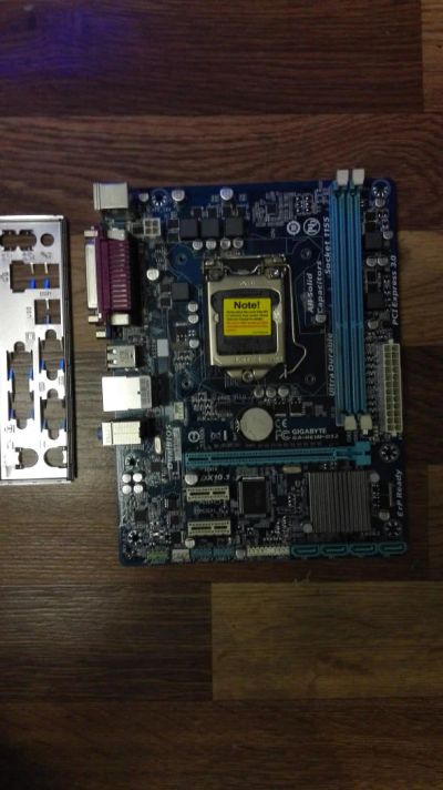 Лот: 6151229. Фото: 1. Материнская плата Gigabyte GA-H61M-DS2... Материнские платы