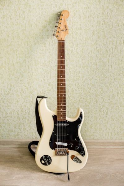 Лот: 15939759. Фото: 1. Squier Bullet Stratocaster. Гитары