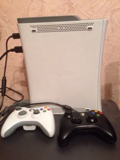 Лот: 6756928. Фото: 1. xbox 360 +2 джойстика +37 дисков. Игровые приставки, консоли