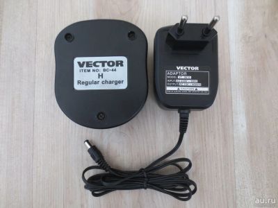 Лот: 15309347. Фото: 1. Зарядное Vector BC-44 H. Зарядные устройства, блоки питания, адаптеры сетевые для смартфонов