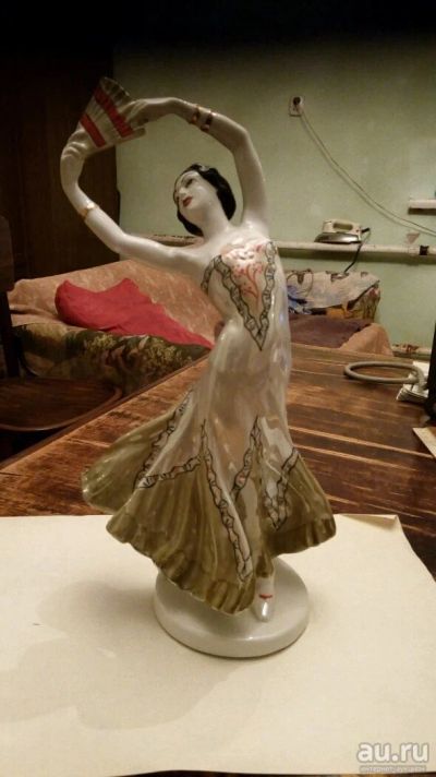 Лот: 10686848. Фото: 1. Статуэтка " балерина с веером... Фарфор, керамика