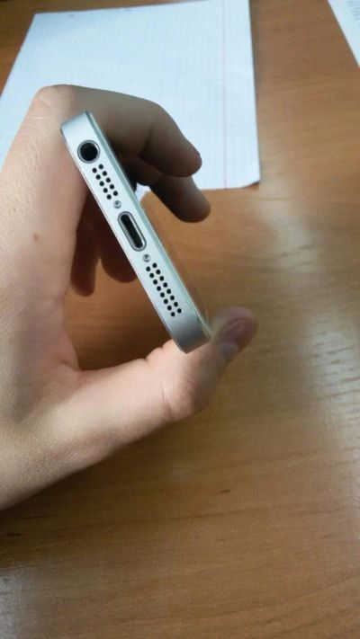 Лот: 7017219. Фото: 1. iPhone 5s белый обмен на black... Смартфоны