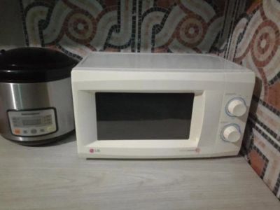 Лот: 11436200. Фото: 1. Микроволновая печь LG MS-1724U. Микроволновки, мини-печи
