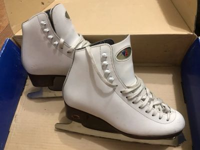Лот: 19872762. Фото: 1. Профессиональные коньки Riedell... Коньки