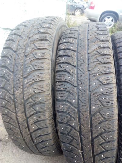 Лот: 16682007. Фото: 1. Bridgestone 215\70\16. Шины