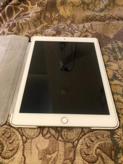 Лот: 17523371. Фото: 1. iPad 6. Планшеты
