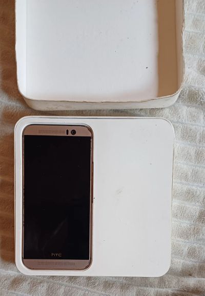 Лот: 25646825. Фото: 1. Htc one m9 неисправный, упал. Аккумуляторы