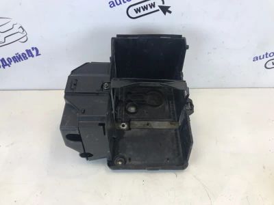Лот: 21707986. Фото: 1. корпус акб Ford Focus CB4. Двигатель и элементы двигателя