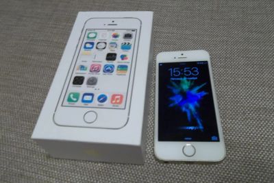 Лот: 6470030. Фото: 1. Iphone 5s gold 16 gb NeverLock. Смартфоны