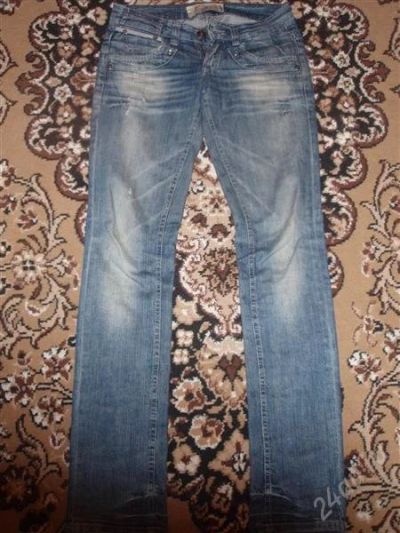 Лот: 799417. Фото: 1. Джинсы Bershka, размер 42-44. Джинсы