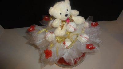 Лот: 5023863. Фото: 1. Букет из конфет с мишкой. Букеты из конфет, игрушек