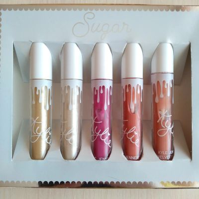 Лот: 15426175. Фото: 1. Блеск для губ Kylie. Макияж