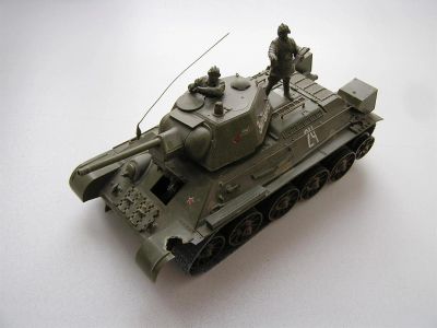 Лот: 3661933. Фото: 1. Модель-копия. Танк Т-34 с экипажем... Военная техника