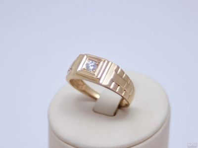 Лот: 13045784. Фото: 1. ПЕЧАТКА ЗОЛОТАЯ С БРИЛЛИАТОМ 6... Кольца, перстни