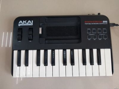 Лот: 14294038. Фото: 1. MIDI-клавиатура Akai Synthstation25... MIDI-оборудование