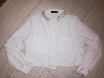 Лот: 15060844. Фото: 1. Белая укороченная блуза с декоративным... Блузы, рубашки